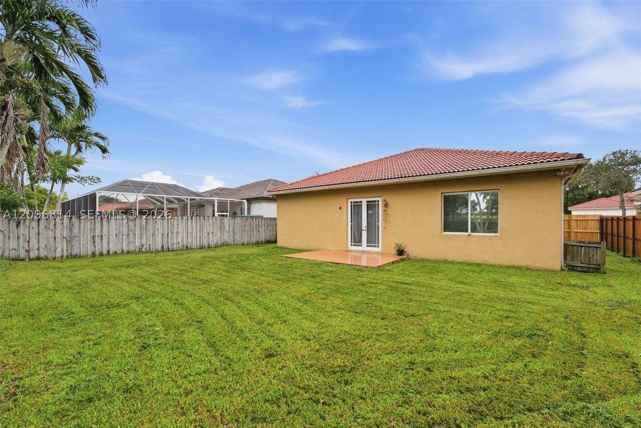 1420 Se 23rd Dr - Photo 4 of 26