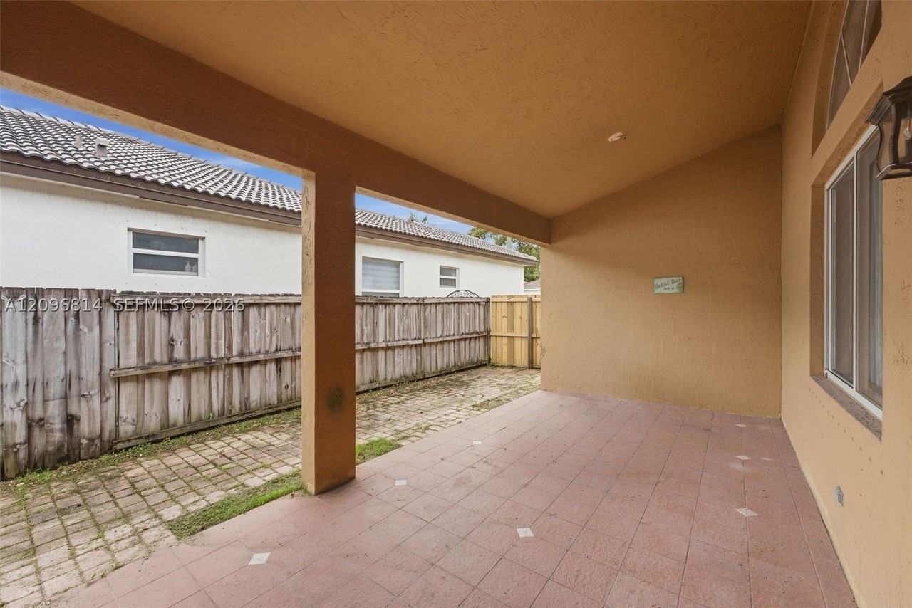 1420 Se 23rd Dr - Photo 6 of 26