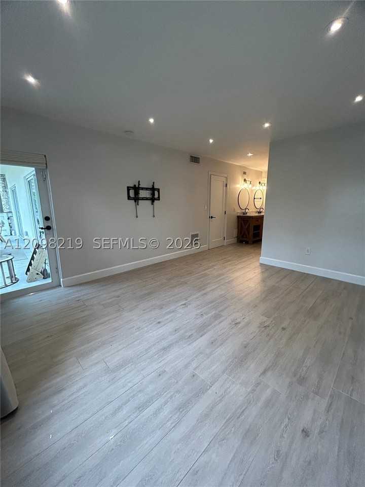 8335 Sw 72nd Ave #203D - Photo 5 of 14