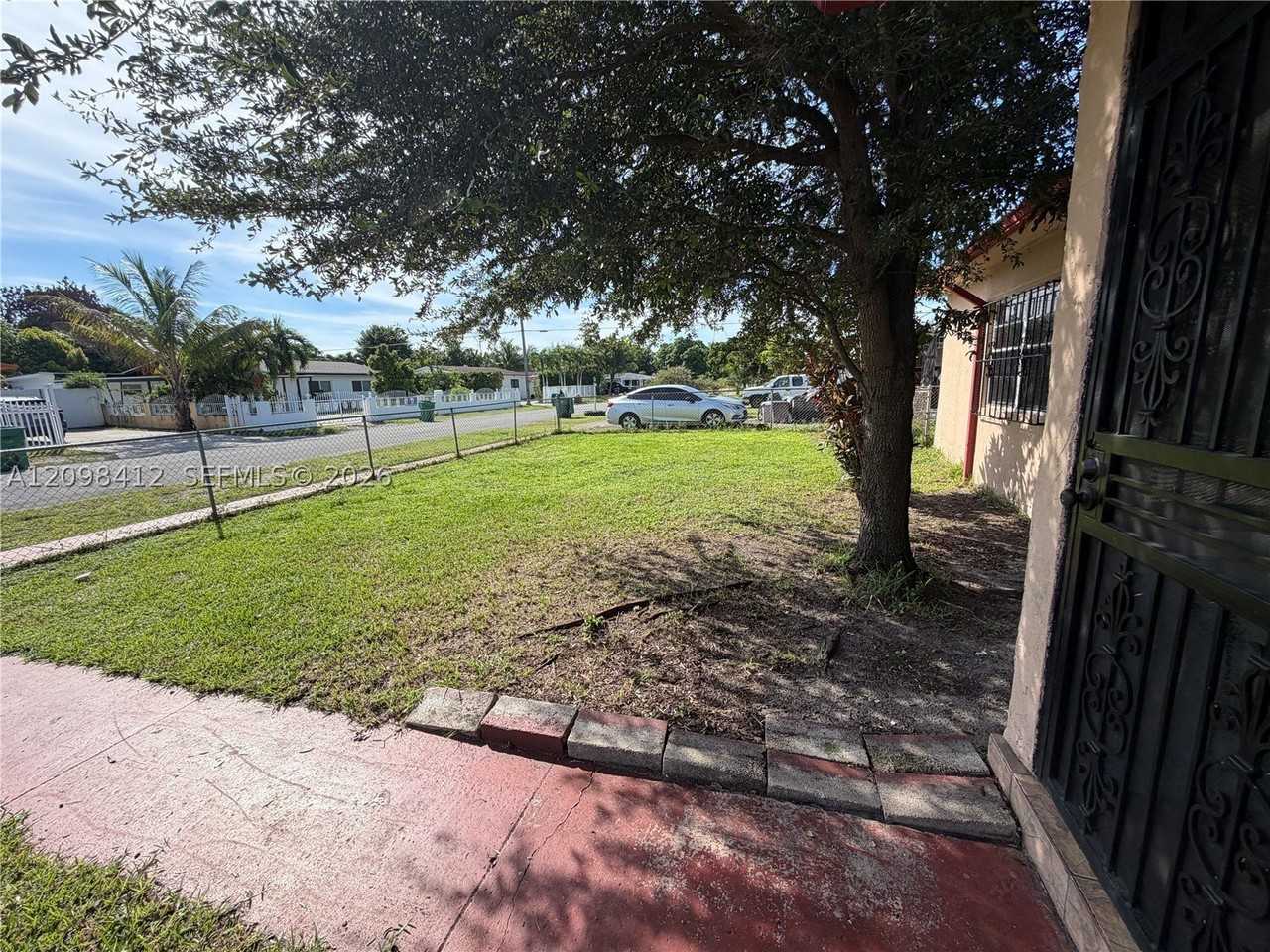 13140 Nw 18th Ave - Photo 4 of 25