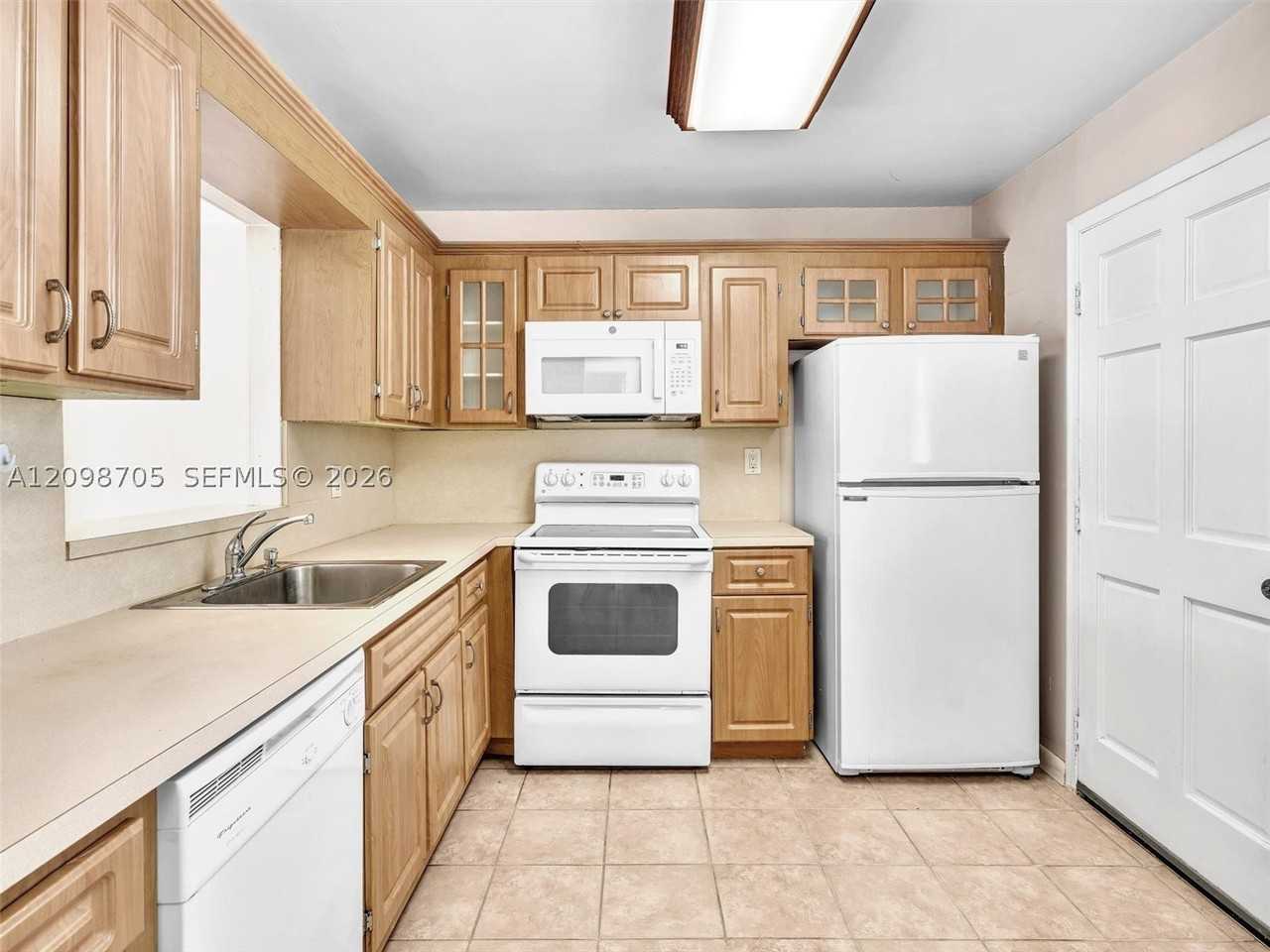 3600 Ne 170th St #203 - Photo 5 of 50