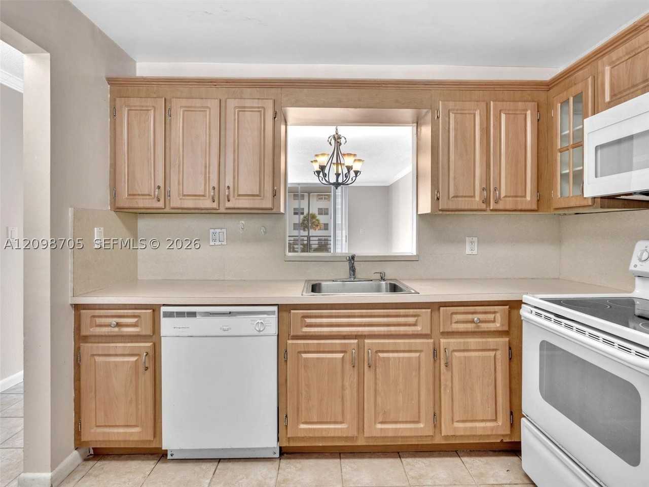 3600 Ne 170th St #203 - Photo 7 of 50