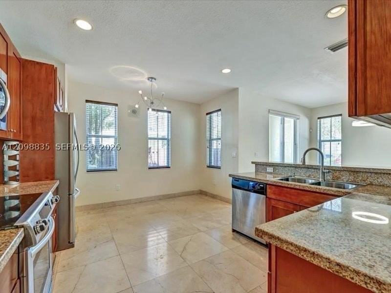 7490 Nw 115th Ct - Photo 5 of 36