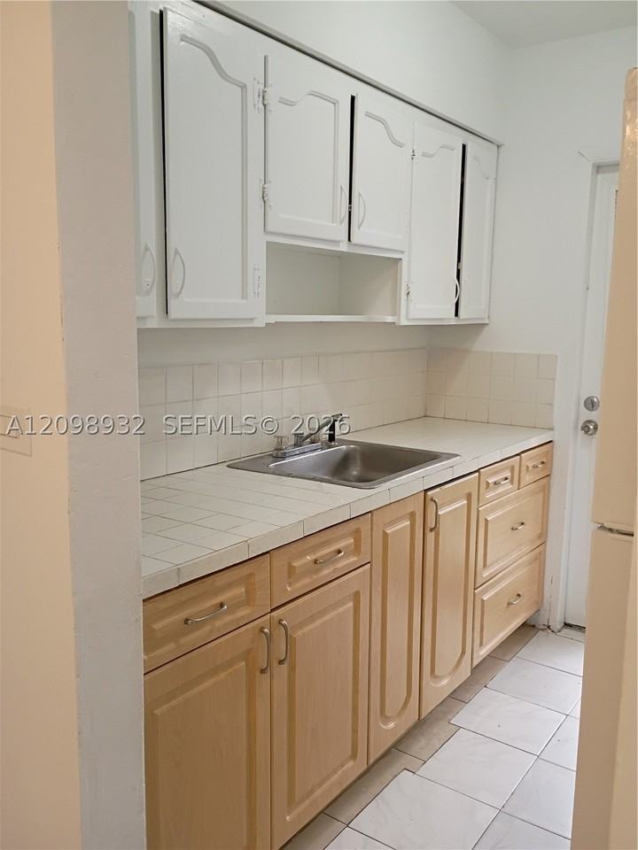 1935 Normandy Dr #4 - Photo 4 of 6
