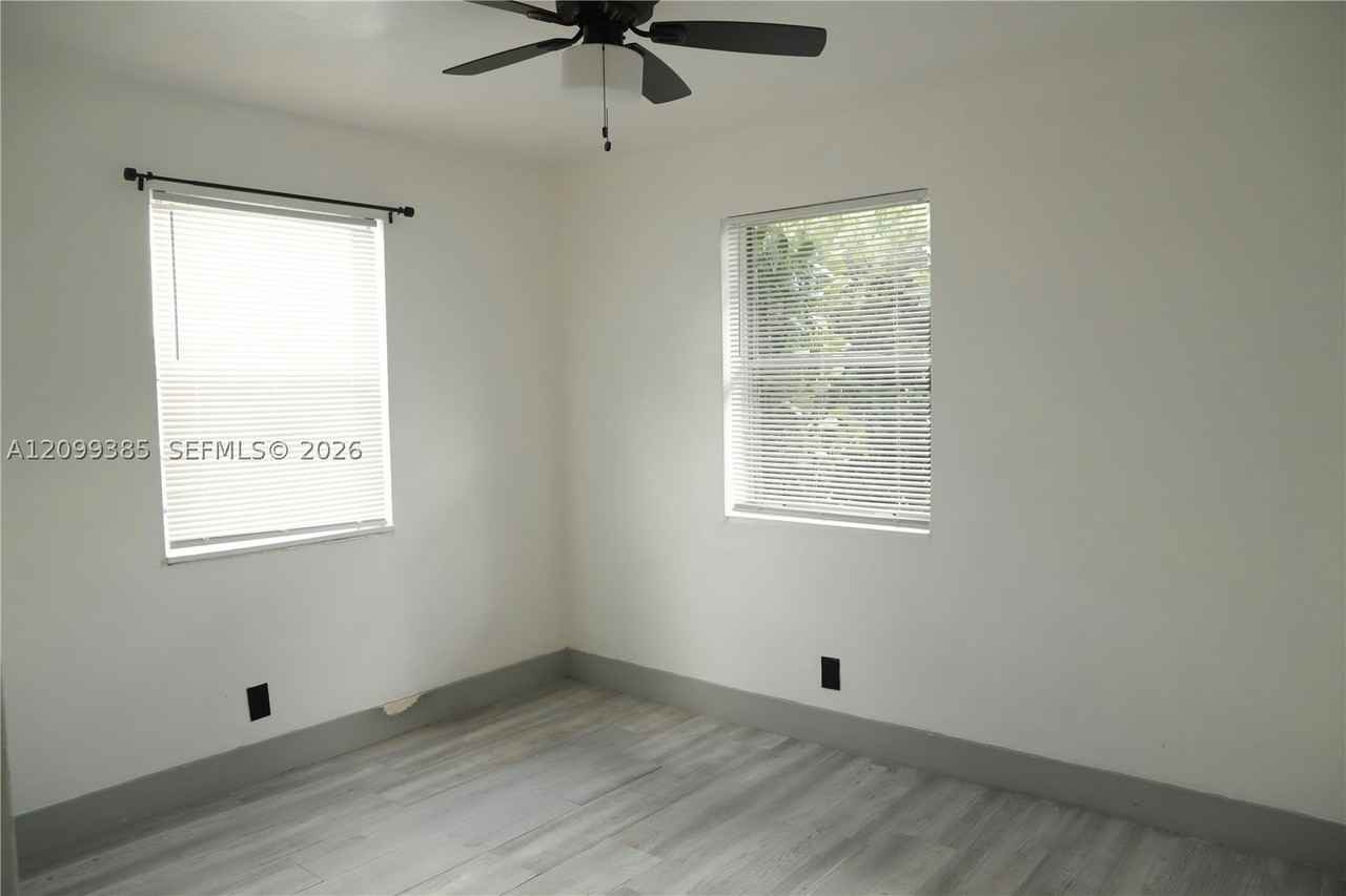 410 Sw 9th Ave #1E - Photo 6 of 7