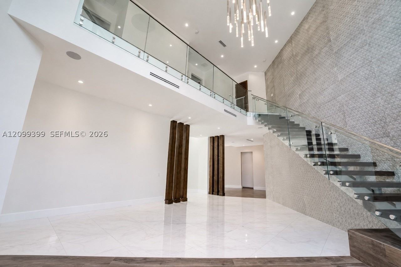 56 Samana Dr - Photo 2 of 24