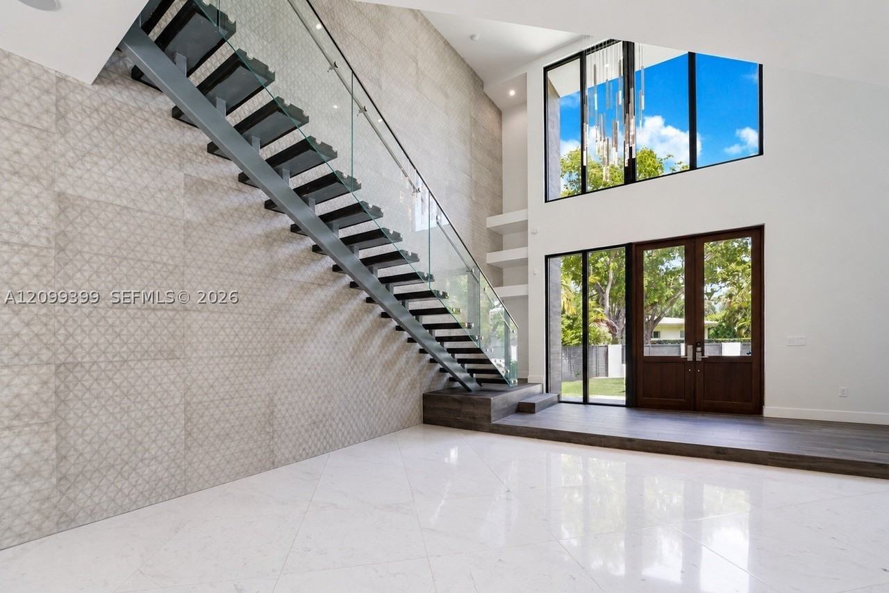 56 Samana Dr - Photo 3 of 24