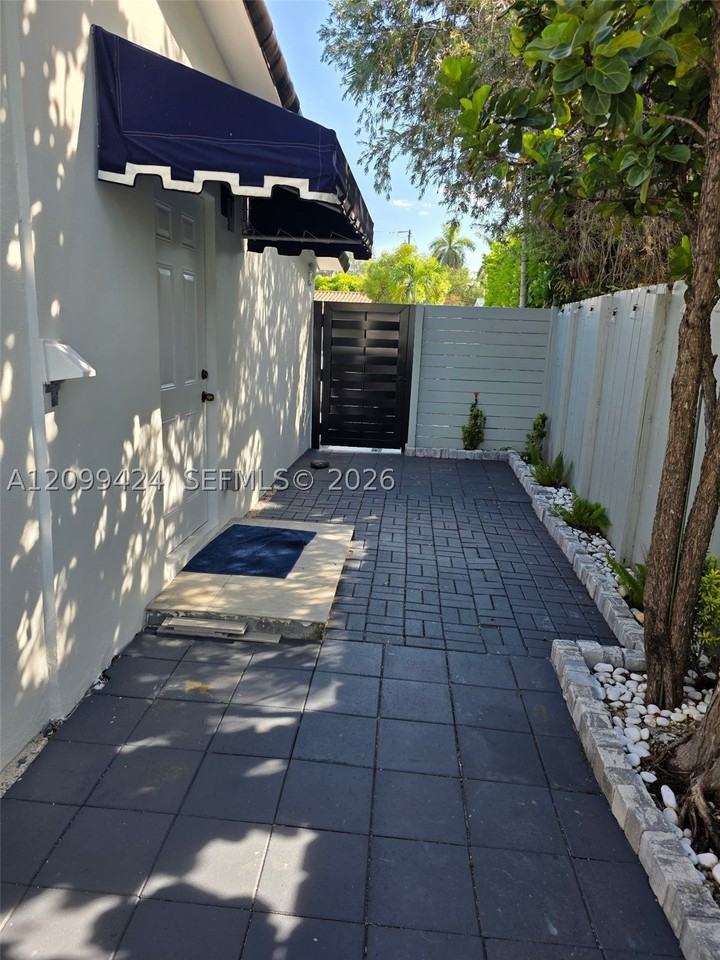 9345 Sw 46th Ter - Photo 5 of 15