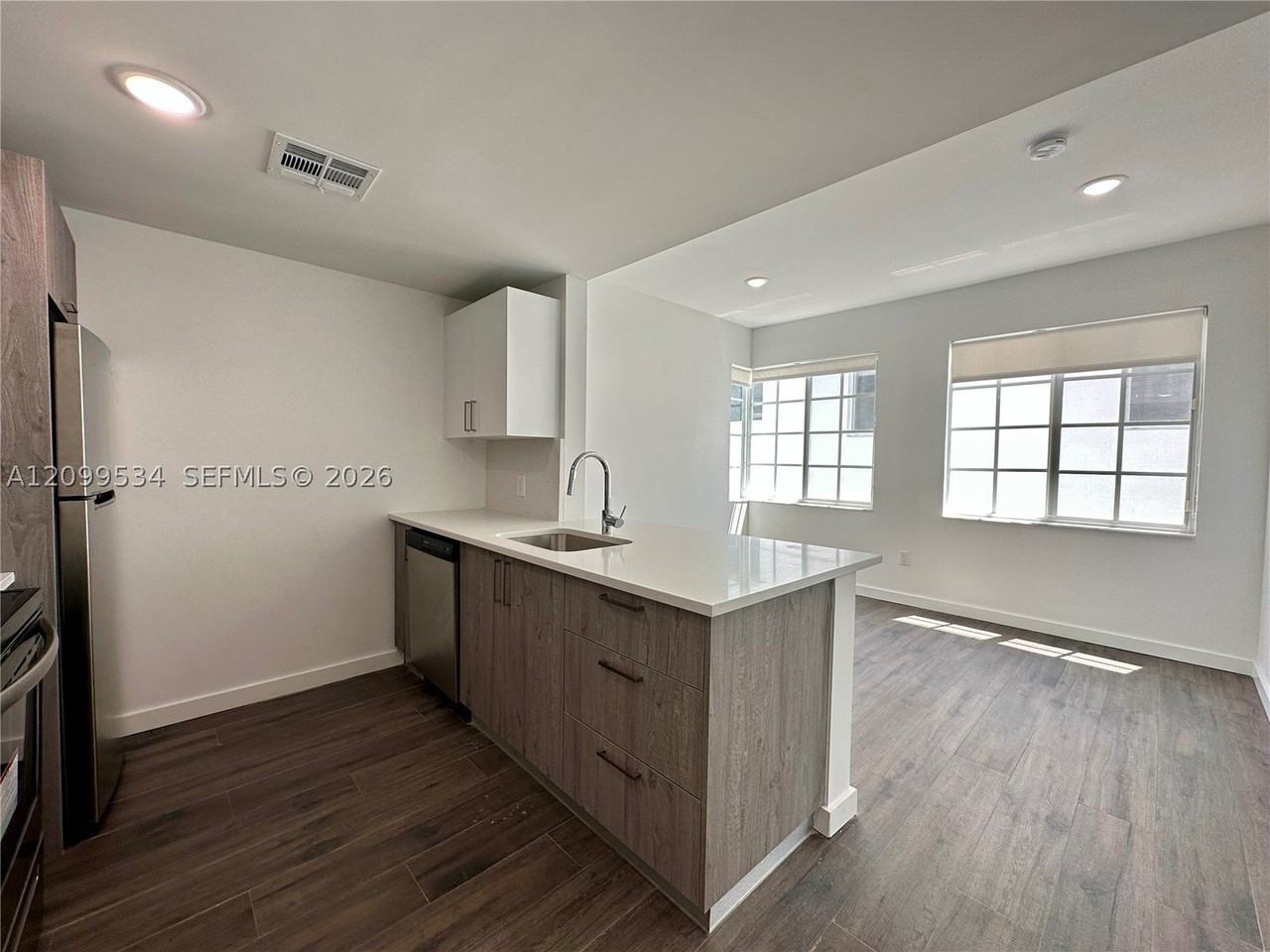 1570 Euclid Ave #5 - Photo 2 of 8
