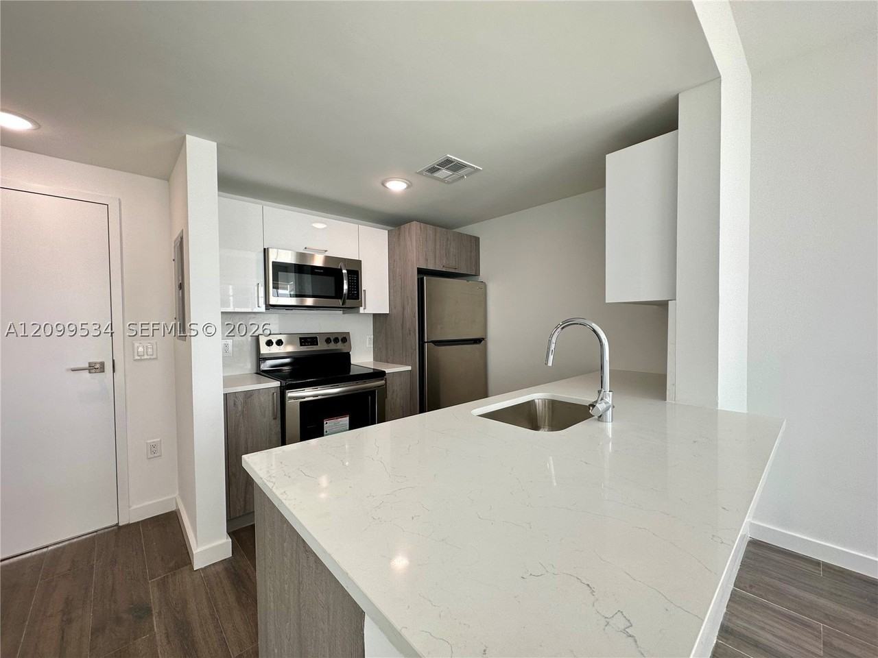 1570 Euclid Ave #5 - Photo 4 of 8