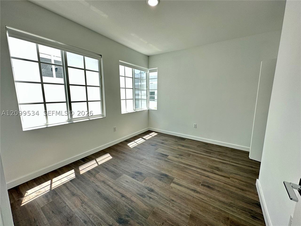 1570 Euclid Ave #5 - Photo 6 of 8