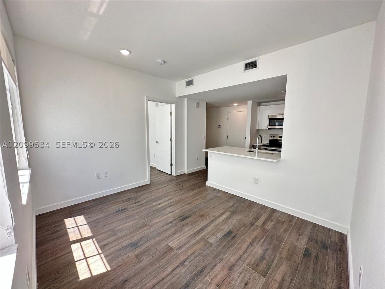 1570 Euclid Ave #5 - Photo 7 of 8