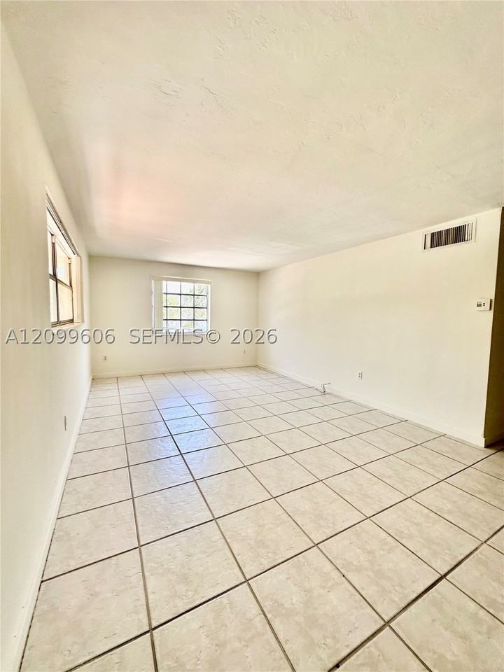 950 Biarritz Dr #4 - Photo 3 of 10