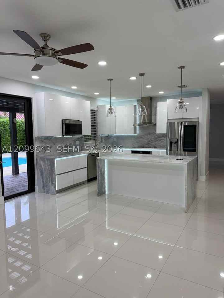 15413 Sw 176th Ter #00 - Photo 3 of 39