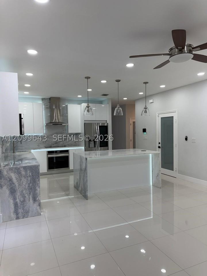 15413 Sw 176th Ter #00 - Photo 5 of 39