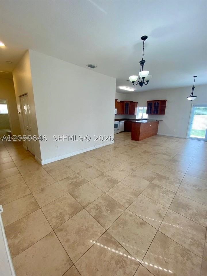 2485 W 5th Ct #B - Photo 4 of 17