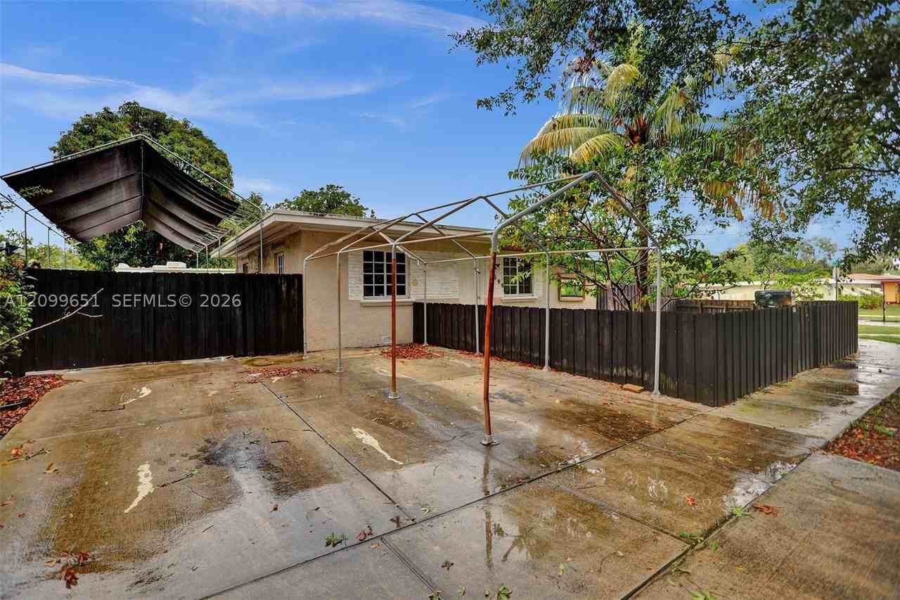 1699 Ne 157th Ter - Photo 4 of 43