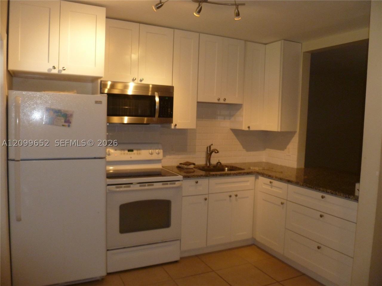 212 Nw 6th Ave - Photo 2 of 15