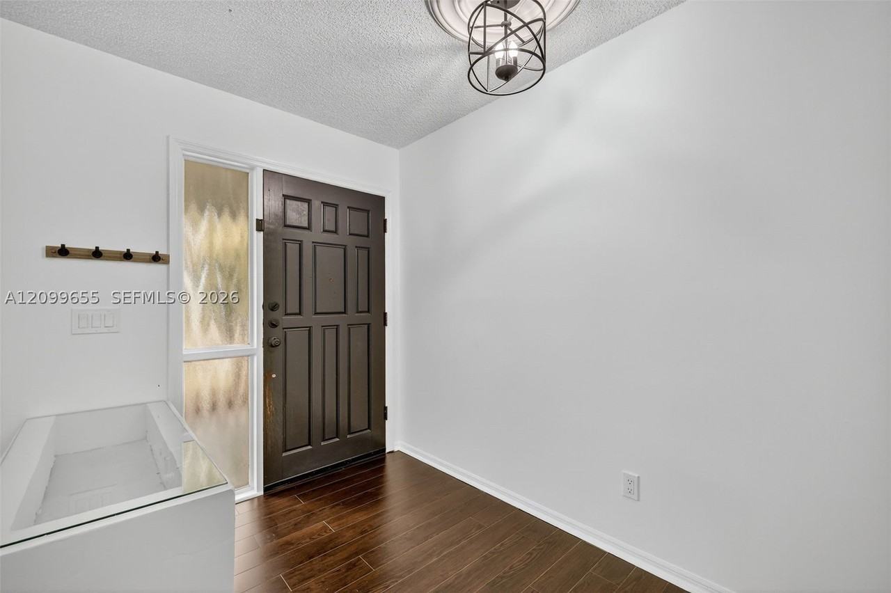770 Se Hollahan Ave #770 - Photo 3 of 18