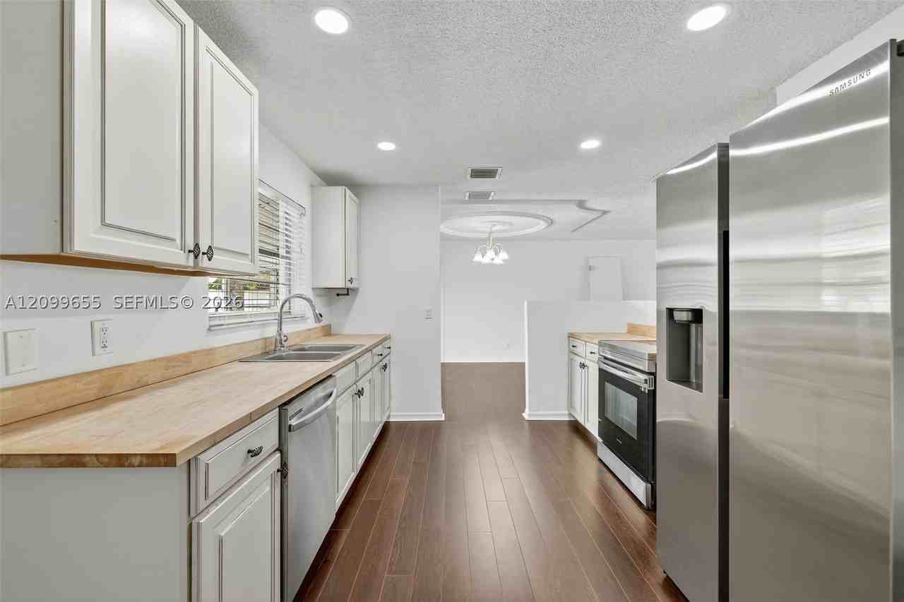 770 Se Hollahan Ave #770 - Photo 4 of 18