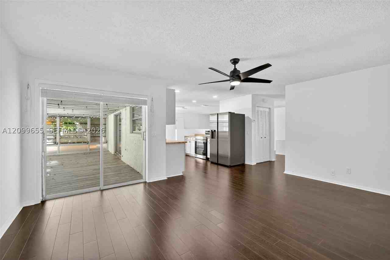 770 Se Hollahan Ave #770 - Photo 5 of 18