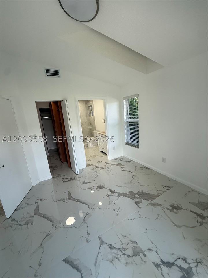 11025 Sw 152nd Ct - Photo 3 of 16