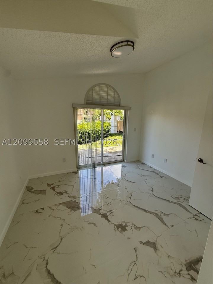 11025 Sw 152nd Ct - Photo 4 of 16
