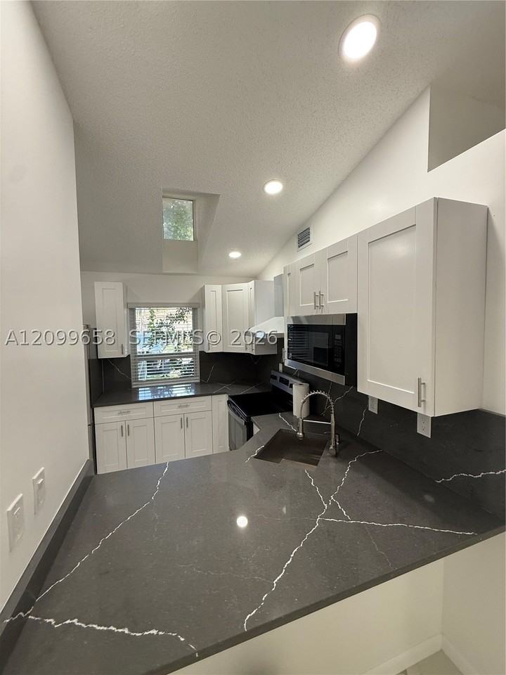 11025 Sw 152nd Ct - Photo 7 of 16