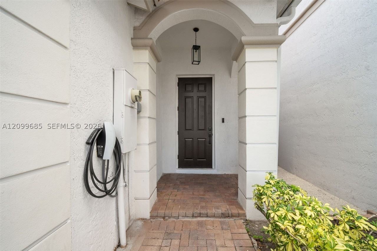 10743 Nw 78th Ter #1043 - Photo 3 of 26