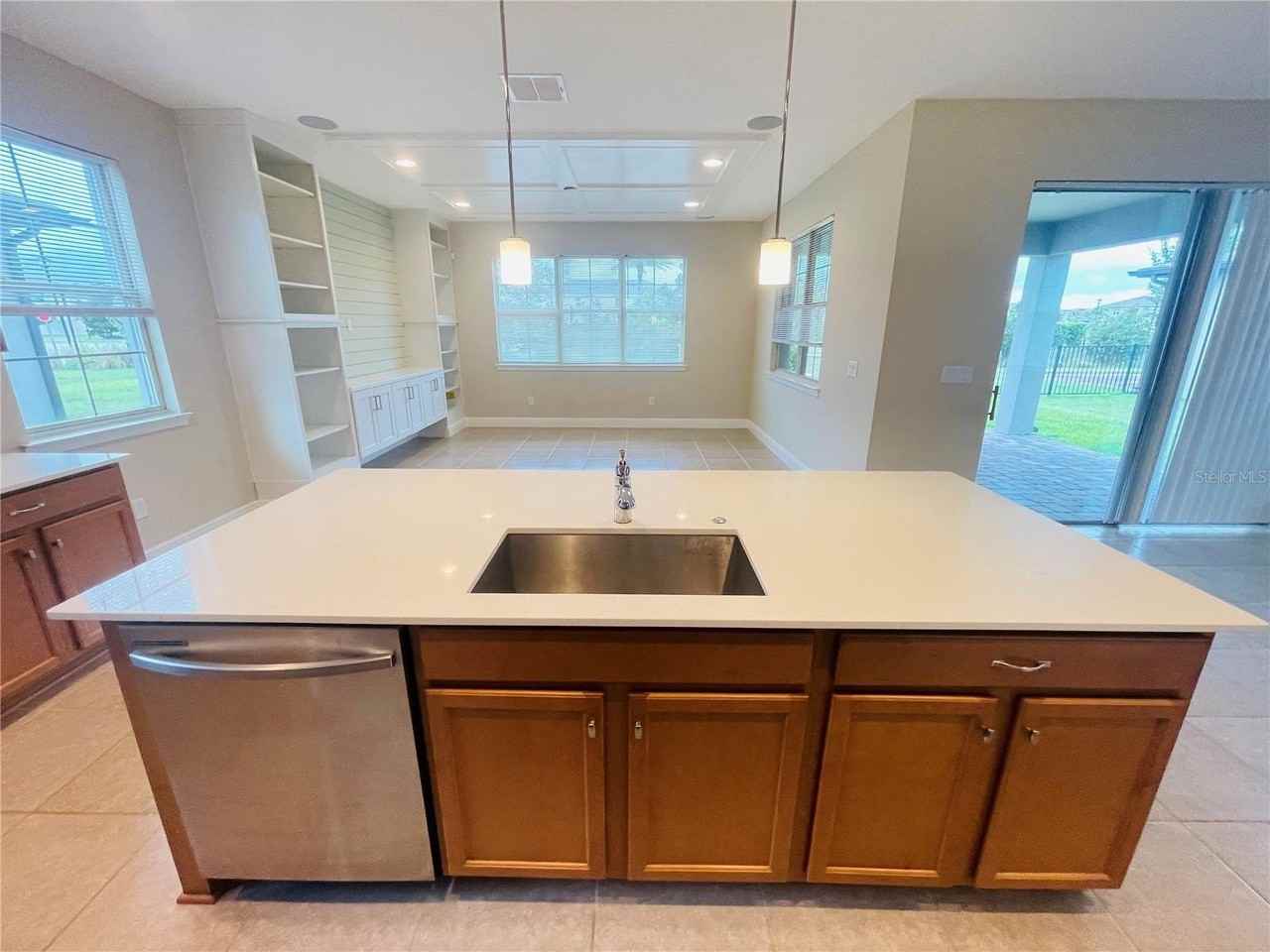 6673 Knollwood St - Photo 4 of 29