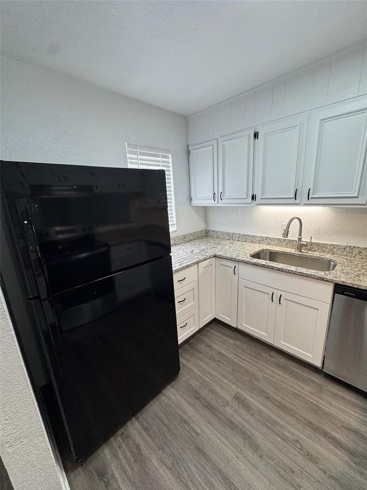 1711 Ne 2nd St - Photo 5 of 16