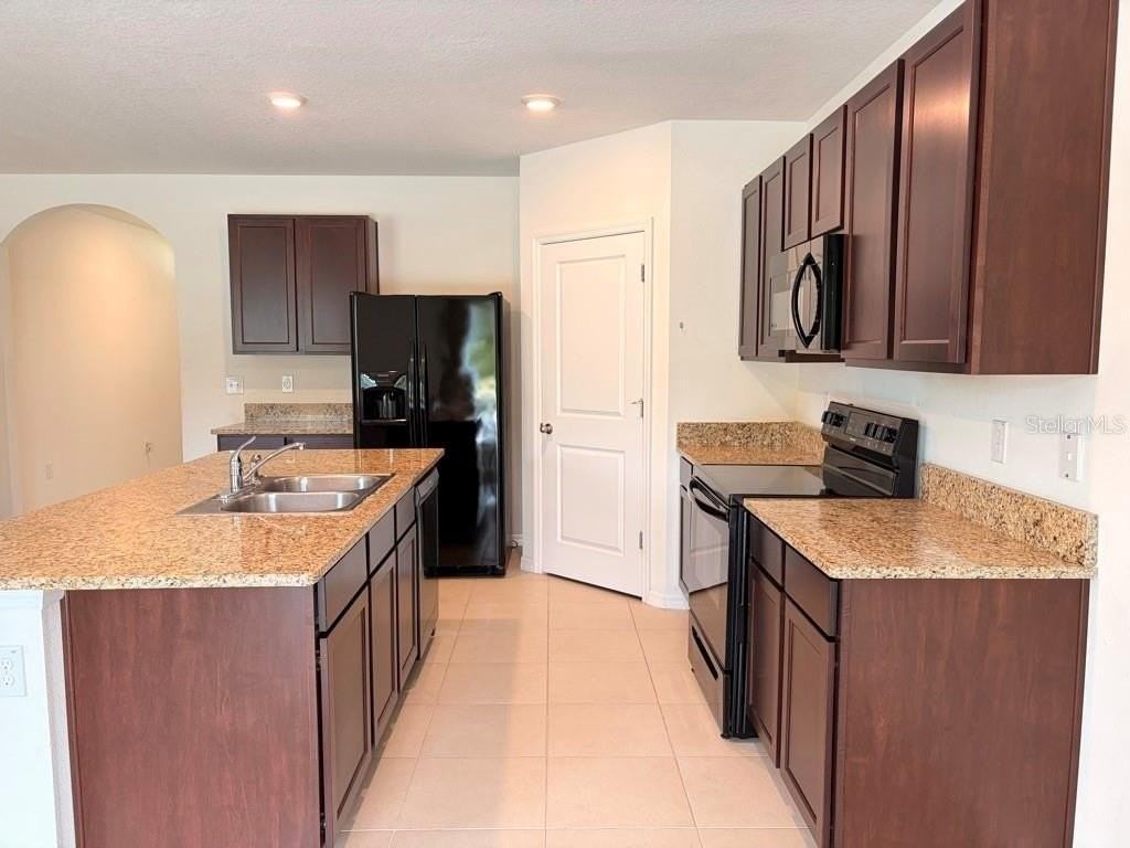 7060 Silverado Ranch Blvd - Photo 4 of 20