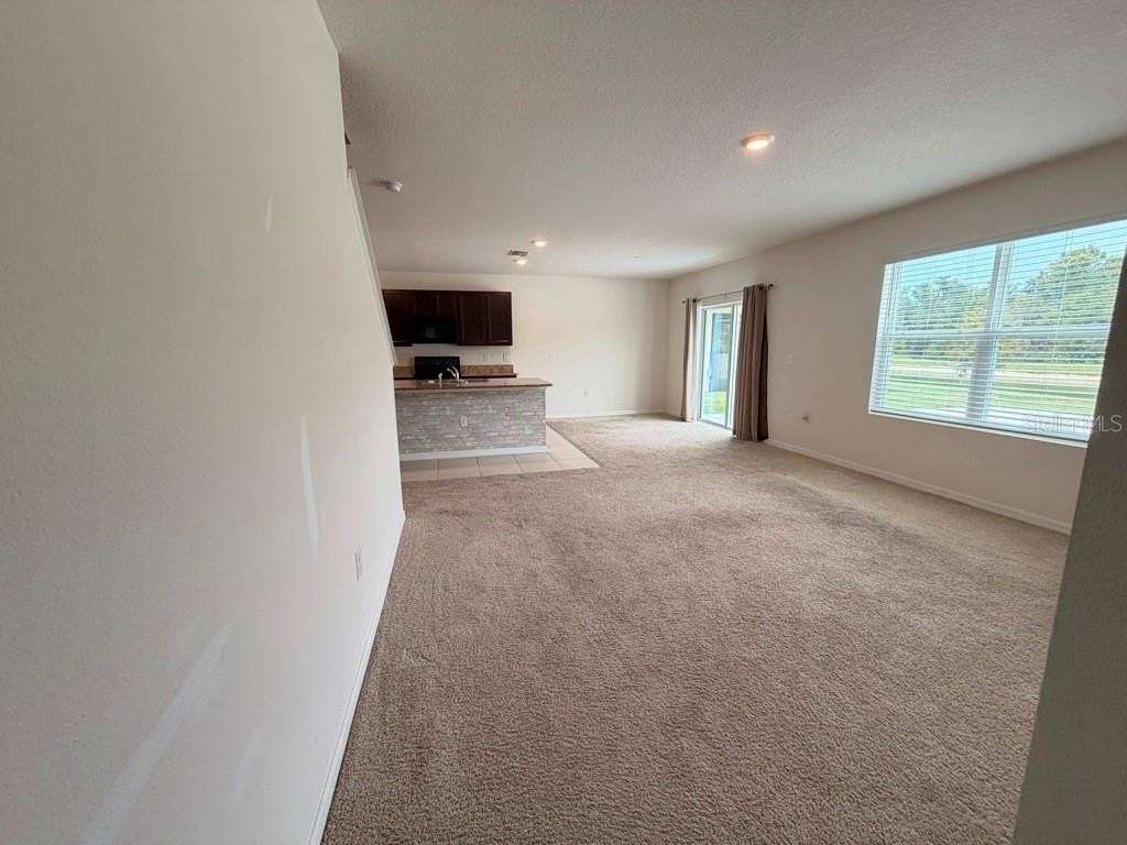7060 Silverado Ranch Blvd - Photo 7 of 20