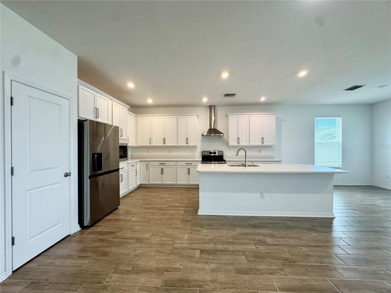 13403 Newport Shores Dr - Photo 4 of 47
