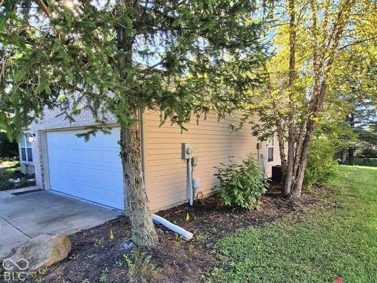 8351 Brambleberry Dr - Photo 2 of 16