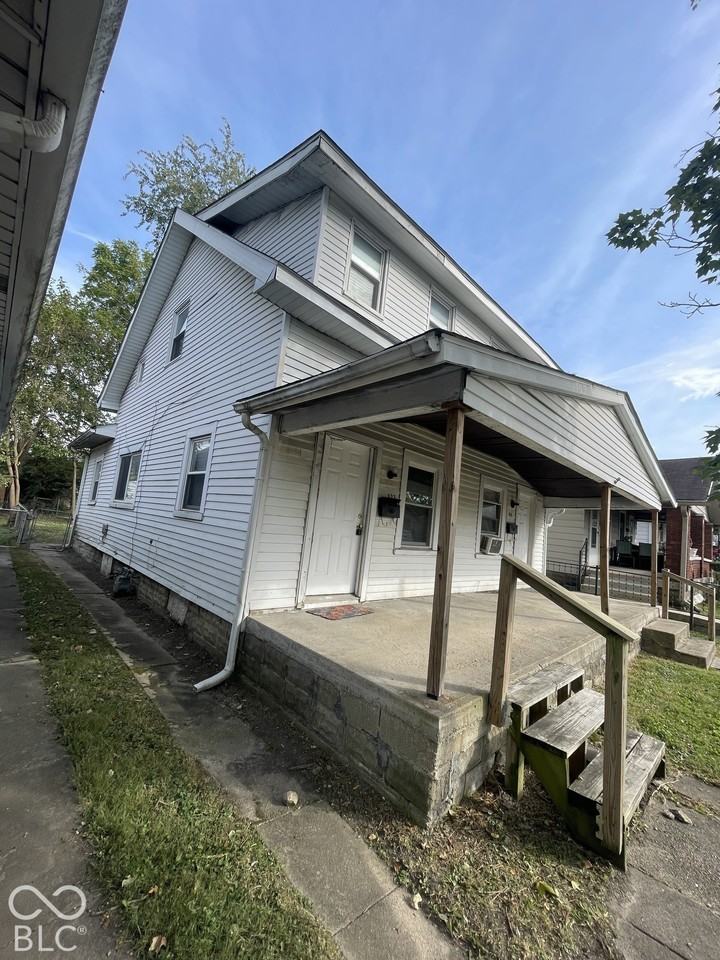 923 N Drexel Ave - Photo 2 of 14