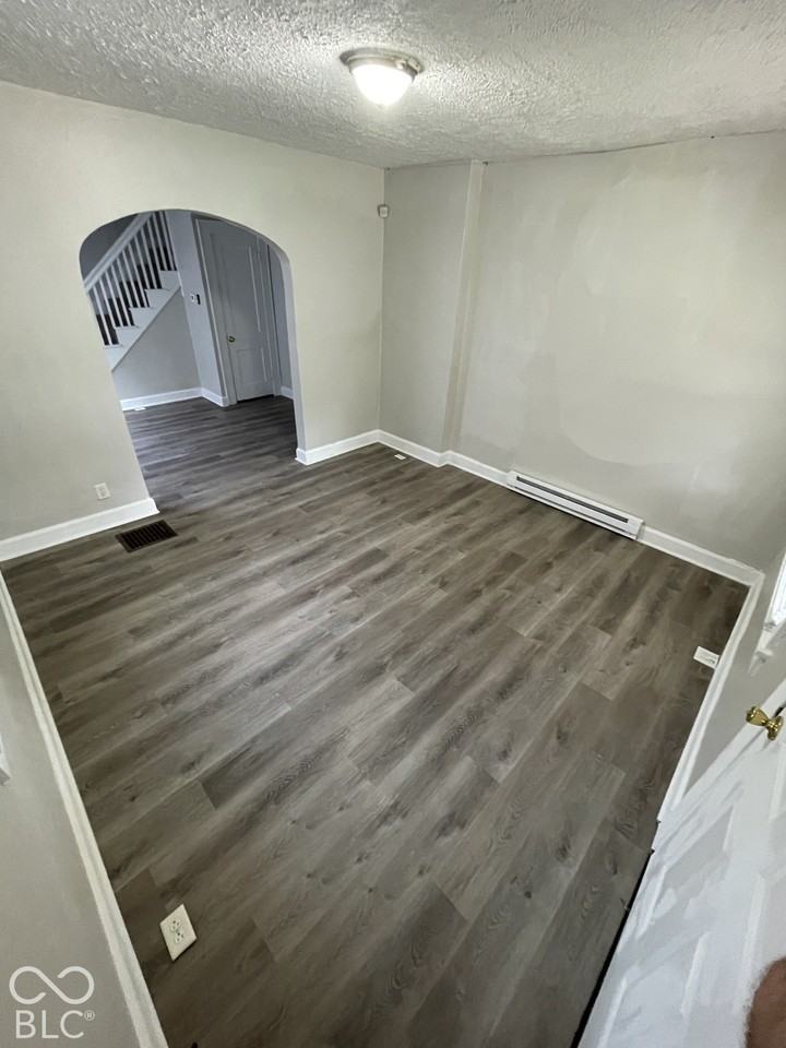 923 N Drexel Ave - Photo 3 of 14