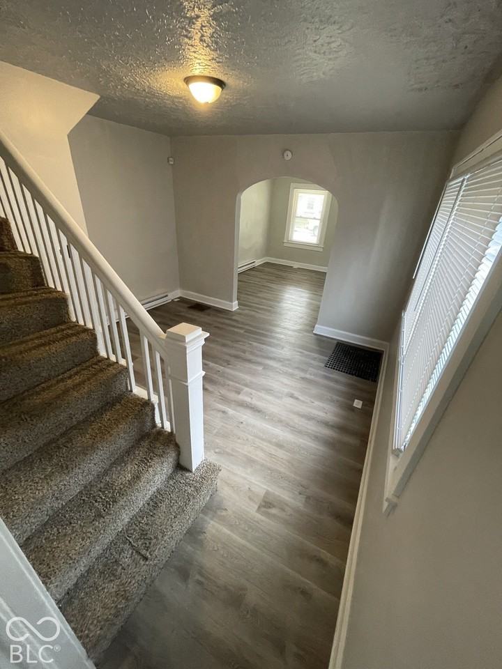 923 N Drexel Ave - Photo 6 of 14