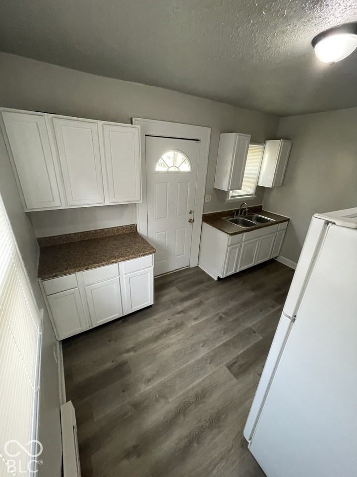 923 N Drexel Ave - Photo 7 of 14