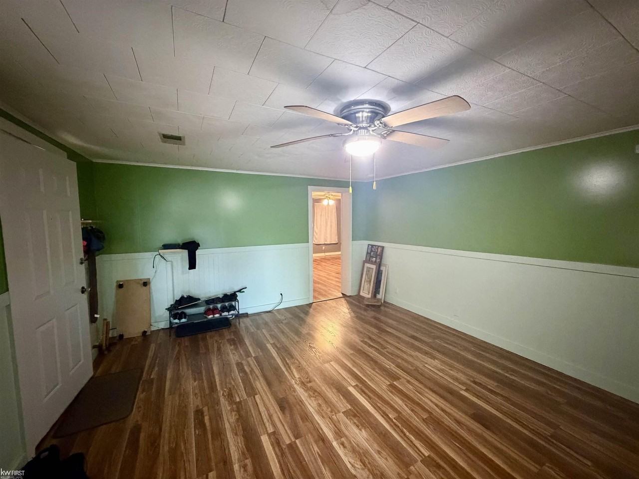 921 E Mount Morris St - Photo 4 of 7