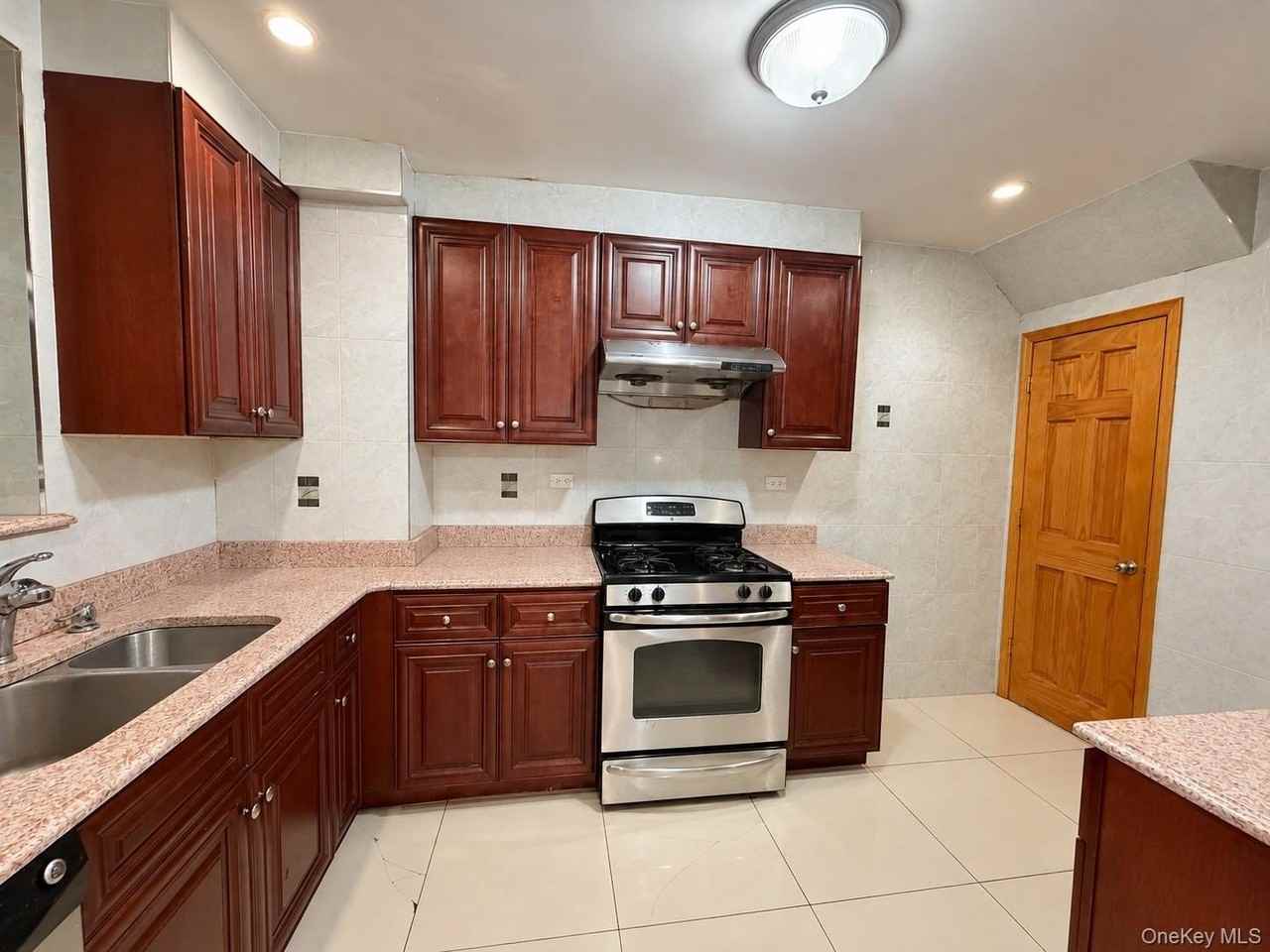 5262 79th St - Photo 2 of 6