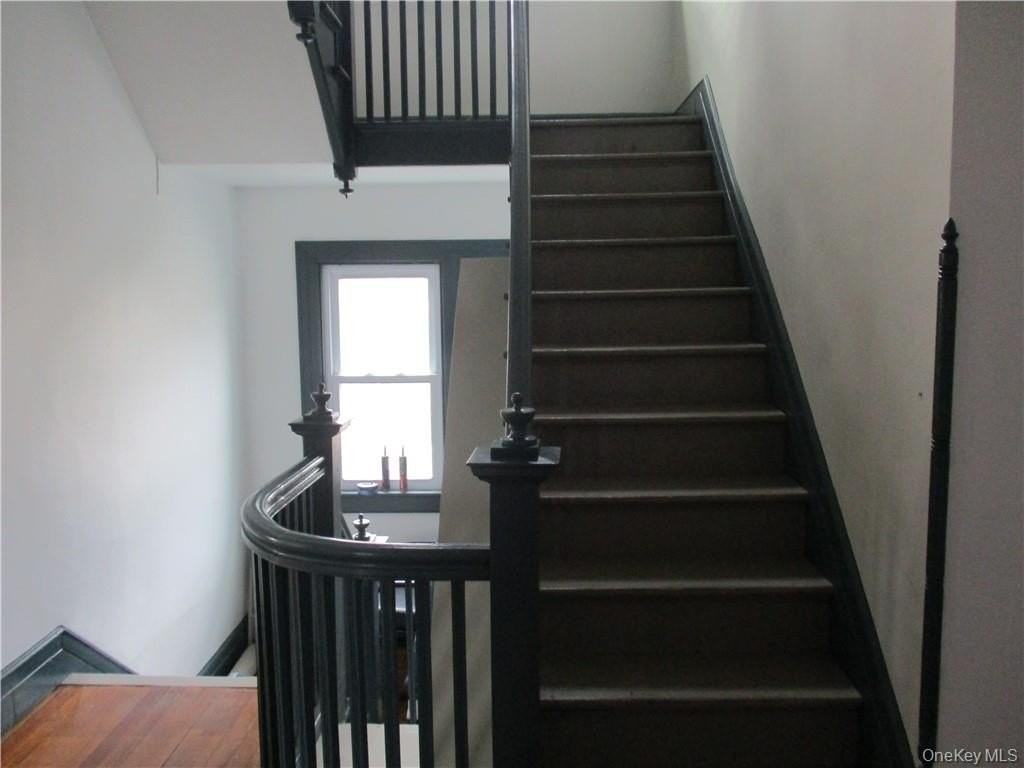 1003 Main St - Photo 3 of 16