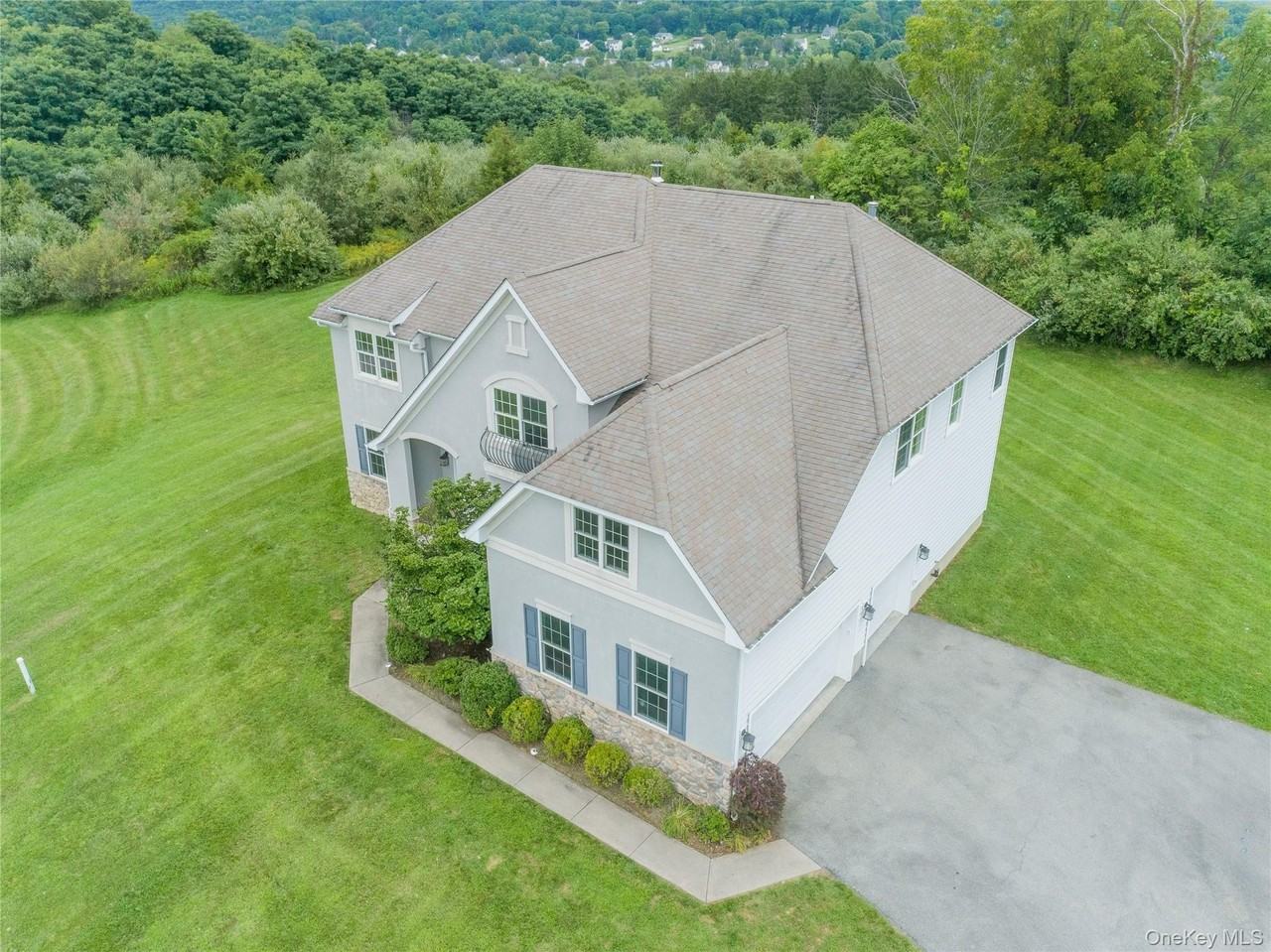 86 Victoria Dr - Photo 3 of 29
