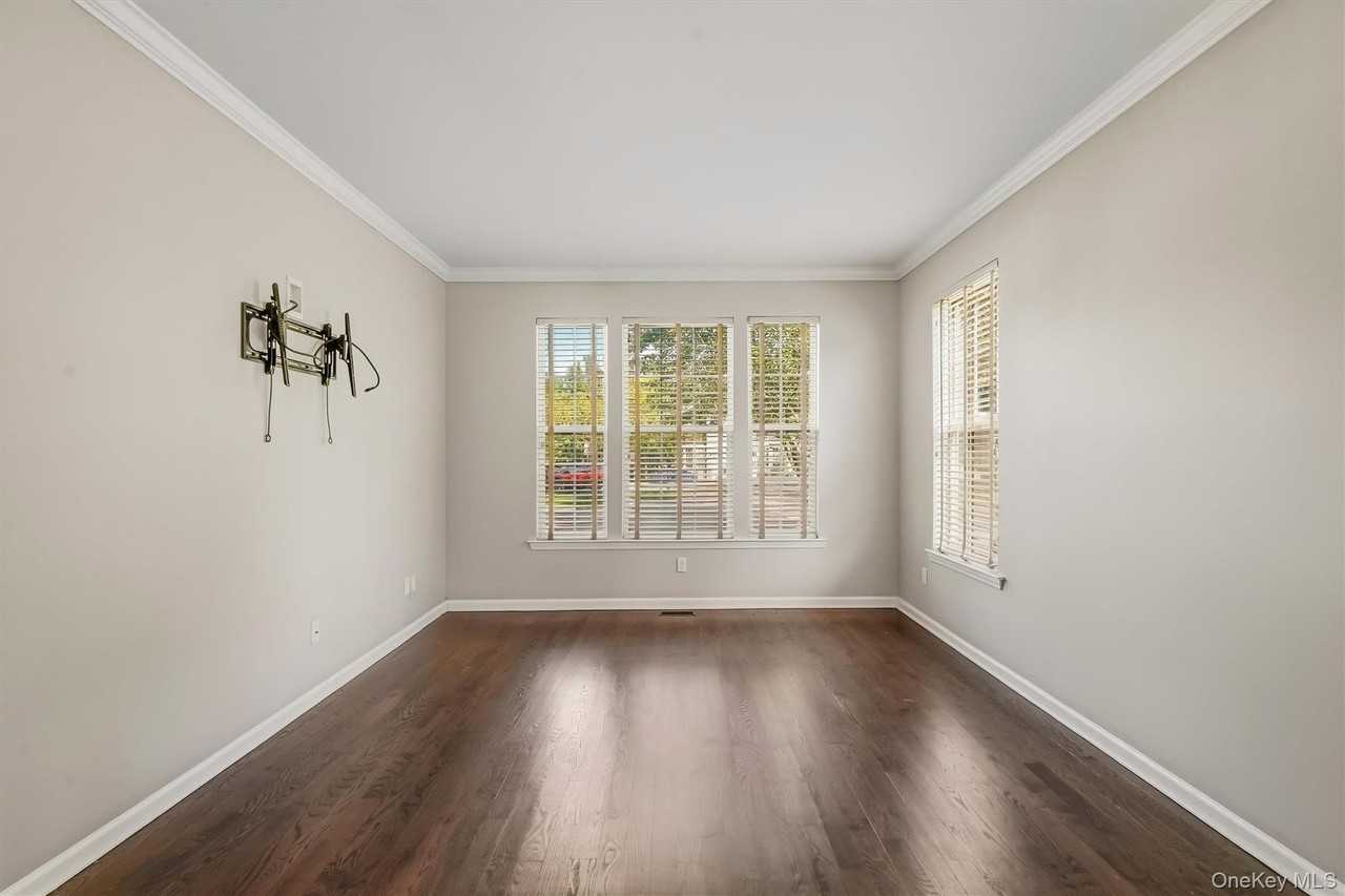 24 Ford Ct - Photo 3 of 27