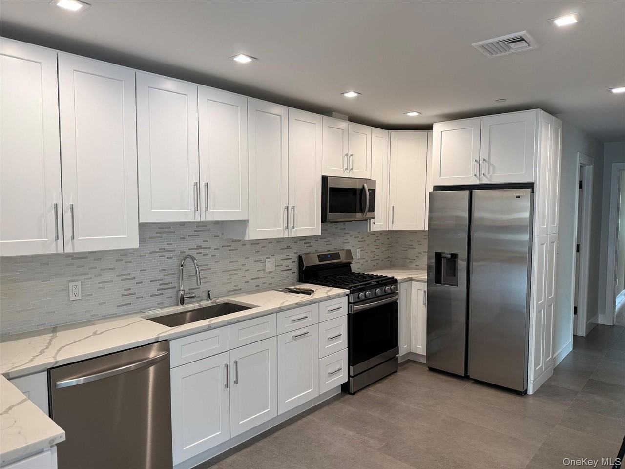 648 E Broadway - Photo 4 of 13
