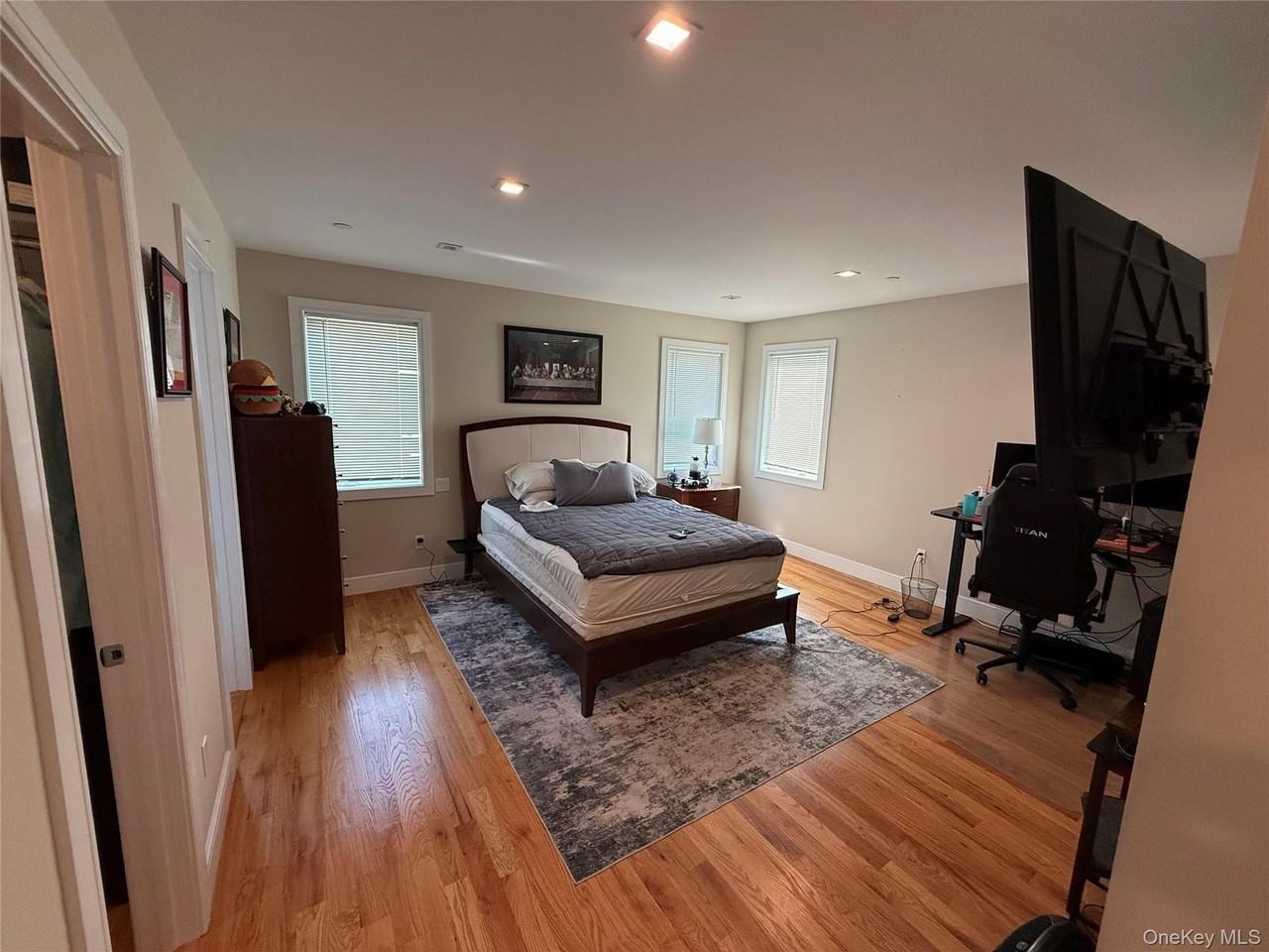 648 E Broadway - Photo 7 of 13