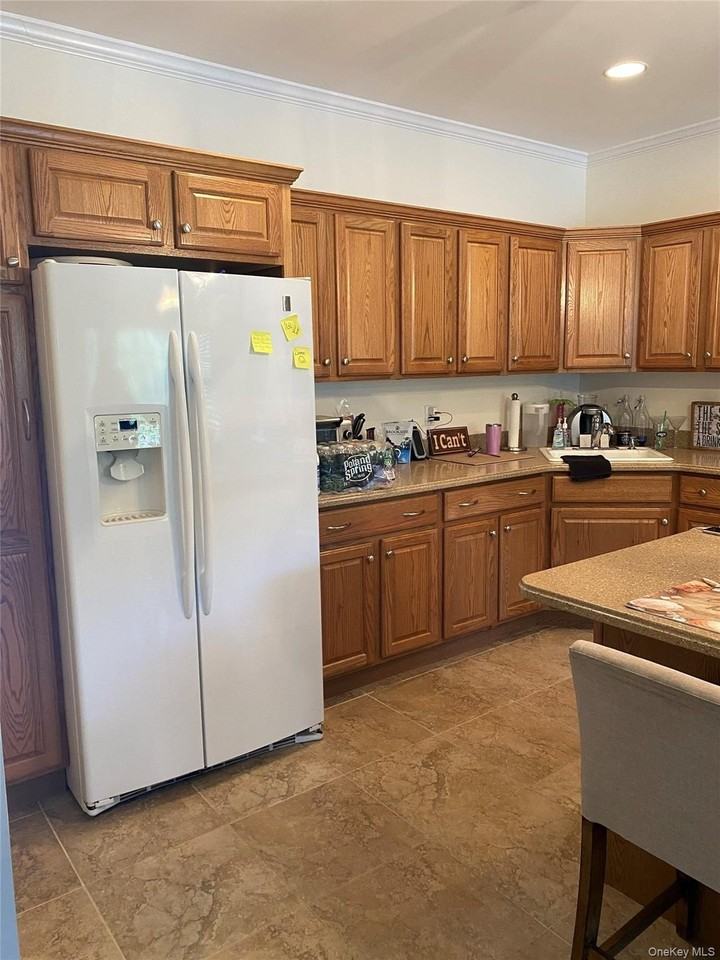 124 Brattle Cir - Photo 2 of 13