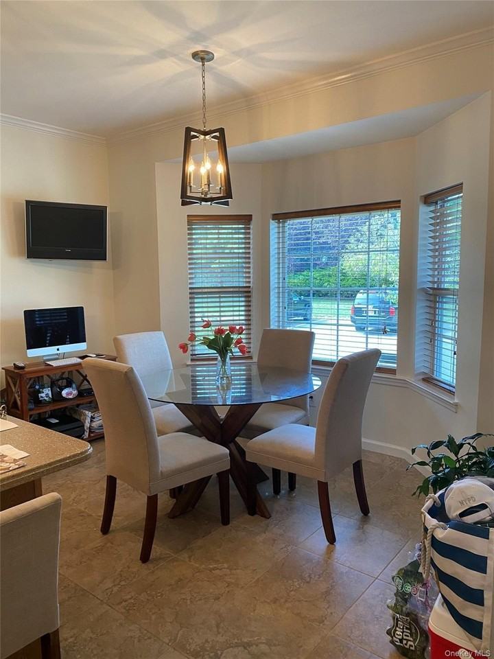 124 Brattle Cir - Photo 3 of 13