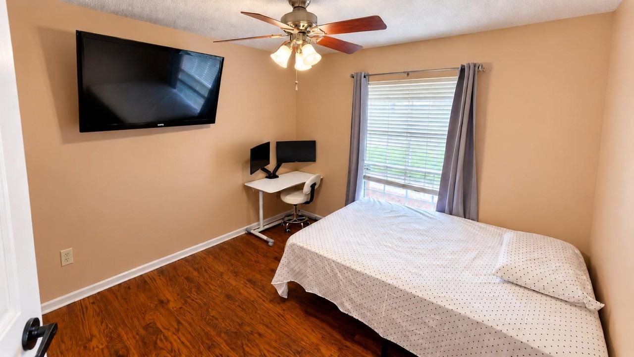 Gately Oaks Ln E - Photo 4 of 4