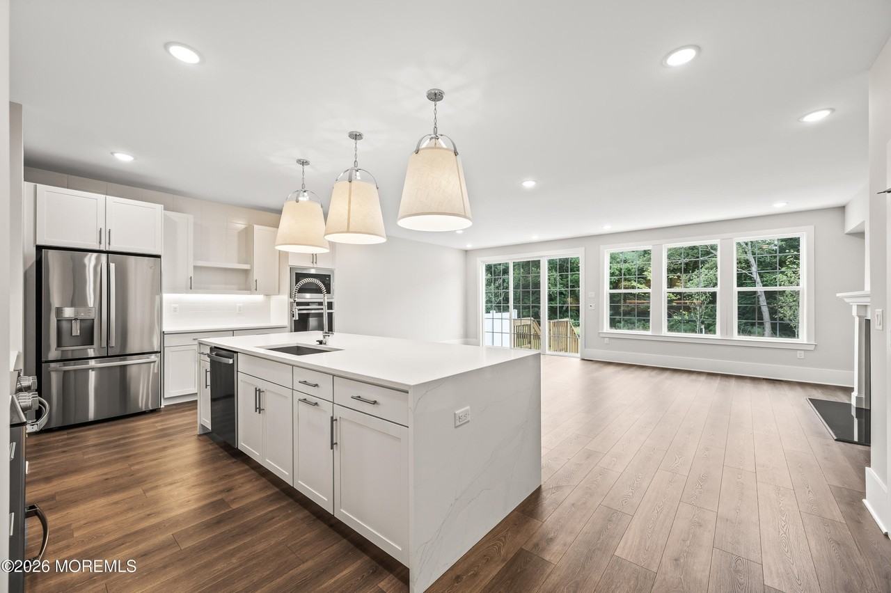 4059 Heron Dr - Photo 4 of 41